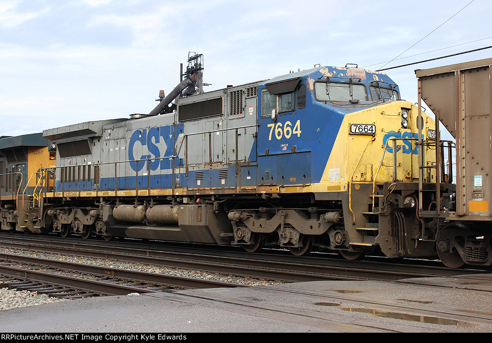 CSX C40-8W #7664 on T106-11